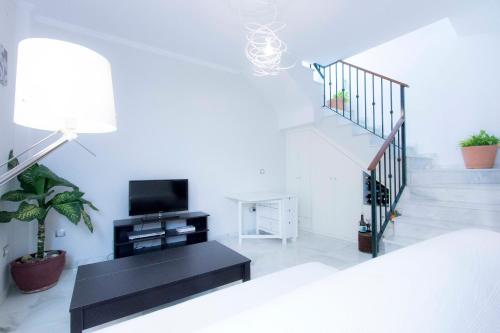 

Modern duplex in oldest plaza of Seville!
