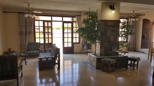 Moustakis Hotel in Pilarei