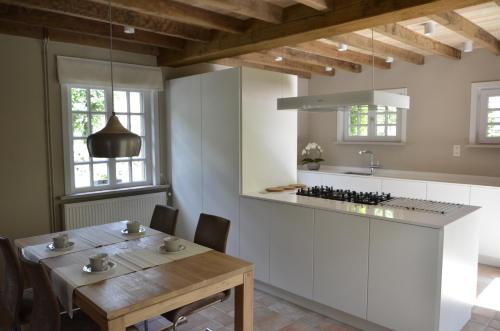 Konyha, Vakantiewoning Wanderlust in Alveringem