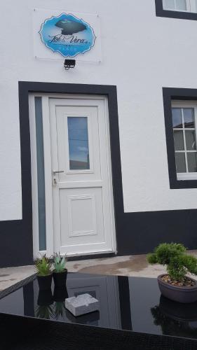 บริการและสิ่งอำนวยความสะดวก, Joe & Vera's Vintage in กอร์โว ไอส์แลนด์