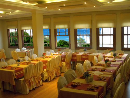 餐廳, 克樂斯酒店 (Keles Hotel) in 裡澤