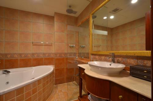 room detail thumbnail 2