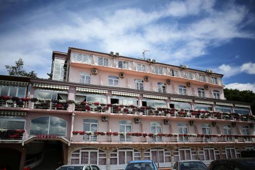 Ieeja, Hotel Senad od Bosne in Prokosovići
