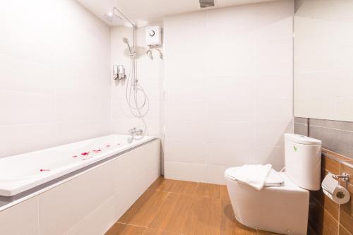 room detail thumbnail 2