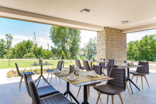 Akadémia Hotel - image 3