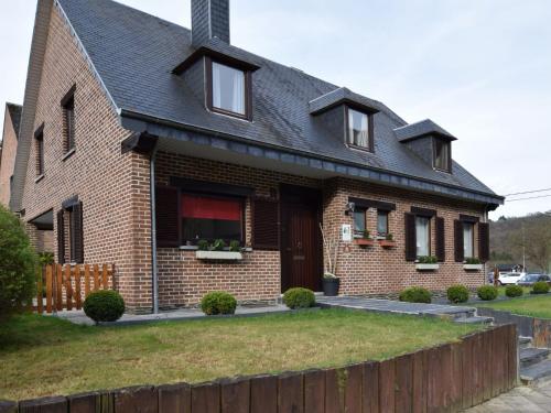 Holiday Home in Ardennes with garden seating and barbecue - Location saisonnière - La-Roche-en-Ardenne