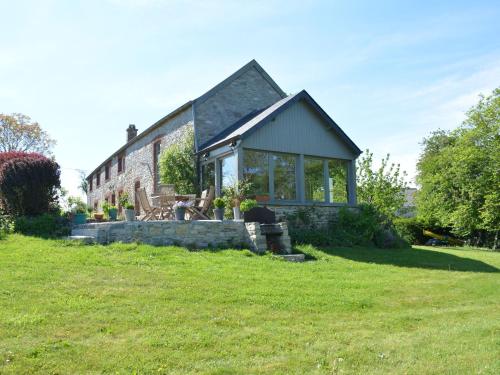  Heritage Holiday Home in Assesse on Hilltop, Unterkunft in Maillen