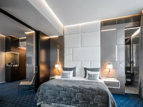 Фотография номера гостиницы Hotel KINGS COURT