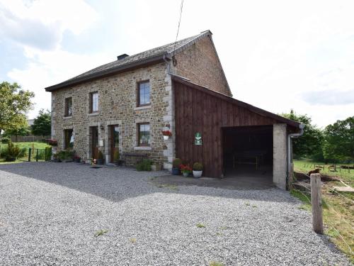 Cozy Holiday Home in Rendeux with Fenced Garden