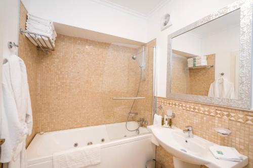 Studio One Accommodation Suites - image 11