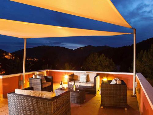 Balcó/terrassa, Villa Sitges El Olivo High Comodity AC Pool Heated Optional Real Garden Pool XXL in Canyelles