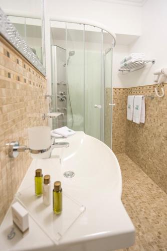 Studio One Accommodation Suites - image 13