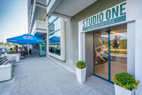 Studio One Accommodation Suites - image 12