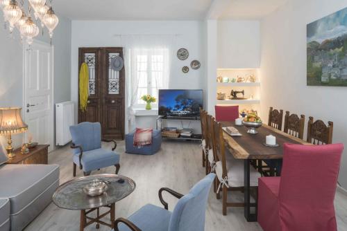 Athenian House in Plaka - 4 Bdrm Villa - 10 adults - image 2