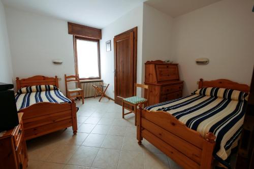 2 twin beds