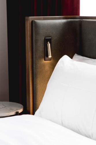 King Room image 6