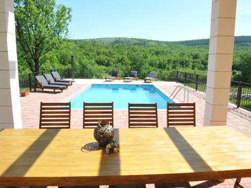 Luxurious Villa in Tijarica with a Private Pool - Accommodation - Pocrnja