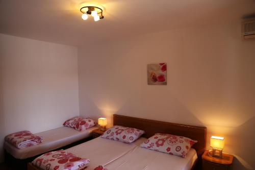 One-Bedroom Apartment with Shared Terrace and Sea View image 4