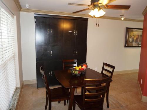 Beach-View Galveston Seawall Condo - image 2