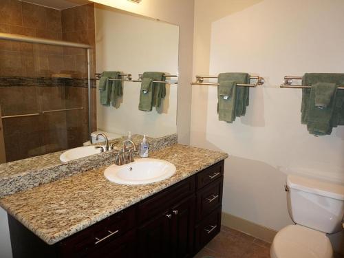 Beach-View Galveston Seawall Condo - image 6