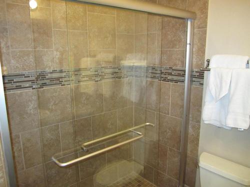 Beach-View Galveston Seawall Condo - image 7