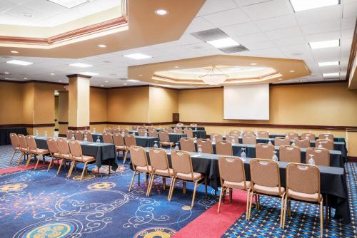 Capitol Plaza Hotel Jefferson City - main image