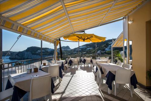Restaurant, Hotel Villaggio Dei Pescatori in Ponza Island