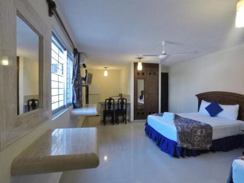 room detail thumbnail 0