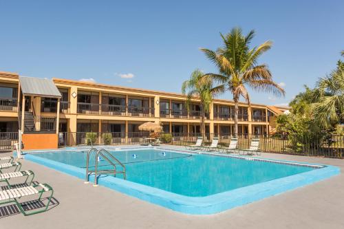 Travelodge by Wyndham Fort Myers North