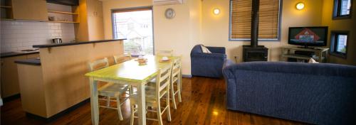 雷维尔船屋酒店