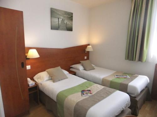 2 twin beds