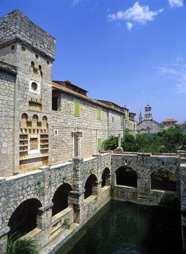  Apartments Lupi in Stari Grad
