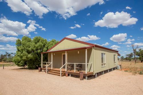 Mungo Lodge Stop at Mungo Lodge to discover the wonders of Mungo National Park. The property offers a wide range of amenities and perks to ensure you have a great time. All the necessary facilities, including fac