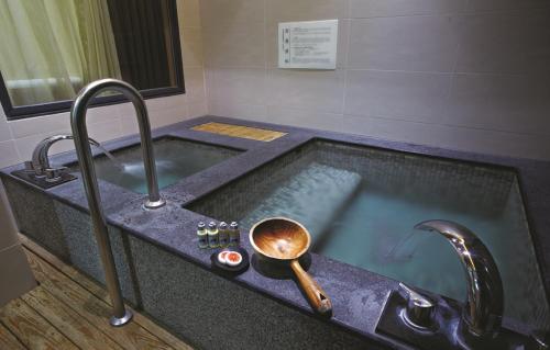Full-sized bathtubs