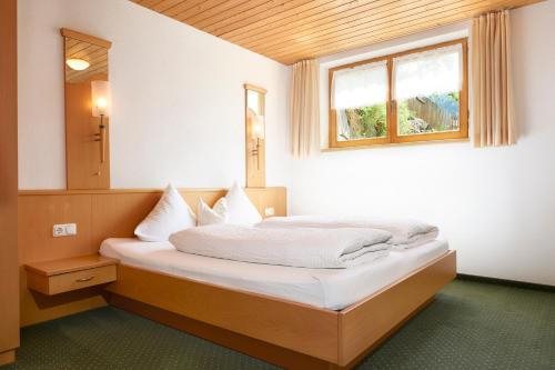 2 bedrooms, 4 beds