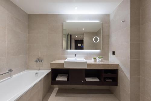 room detail thumbnail 2