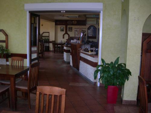 Restaurant, Zajazd Podjadek in Osjakow
