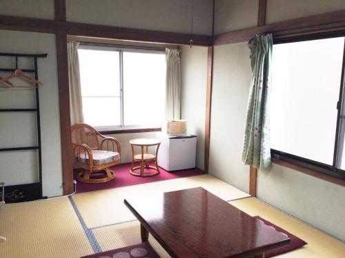 room detail thumbnail 2