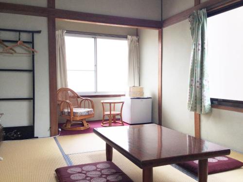 room detail thumbnail 1