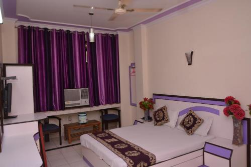 1 double bed, 1 twin bed
