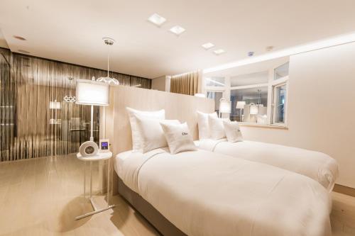 2 twin beds