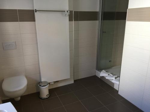 3 bedrooms, 7 beds