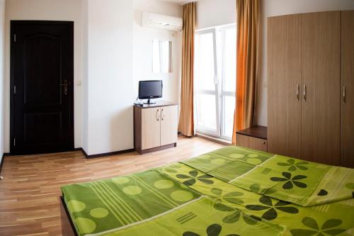 Ivatea Family Hotel - image 4