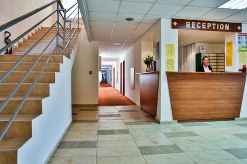 Vezhen Hotel - Free Parking - image 8