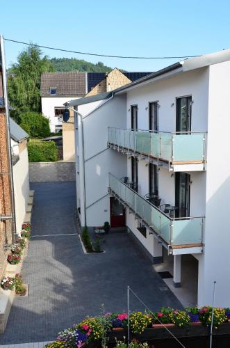 Gästehaus Am Hochsimmer - Accommodation - Ettringen