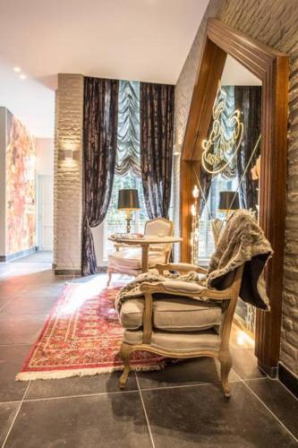 104866679 Luxury Boutique Hotel De Castillion