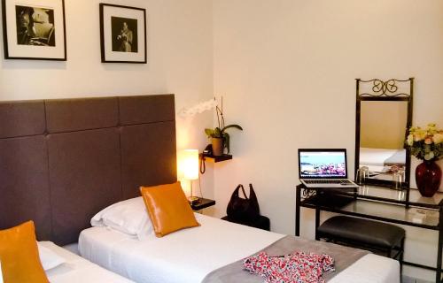 1 queen bed