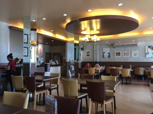 Restaurant, The Lephant Hotel in Phunphin