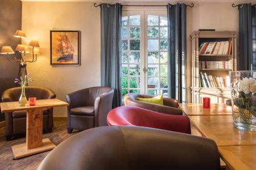 Logis L'Ermitage Hotel & Restaurant - 바/라운지
