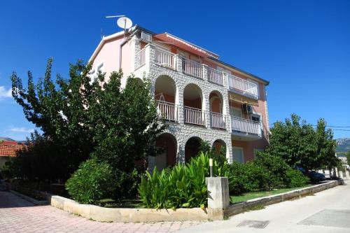  Apartments Tino, Pension in Kaštela bei Trolokve